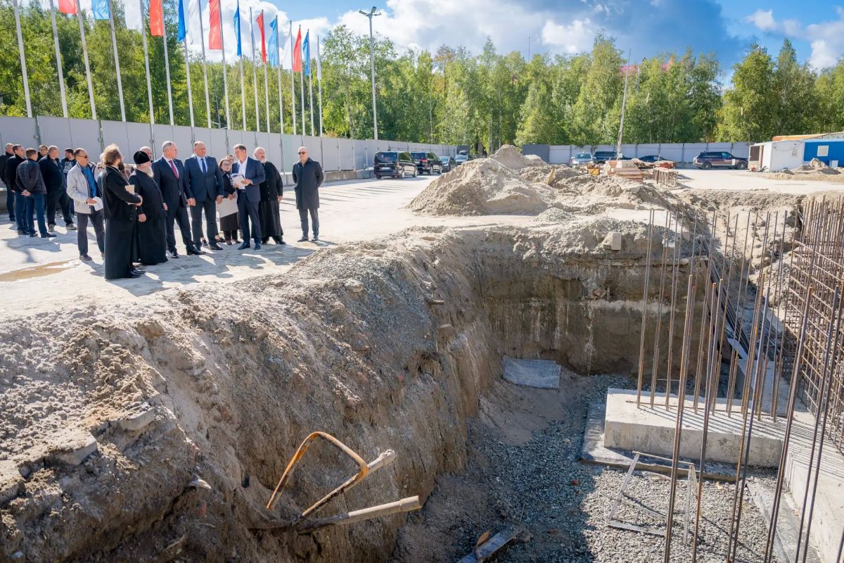 Руслан Кухарук: Накануне вместе с митрополитом Ханты-Мансийским и Сургутским Павлом, главой Ханты-Мансийска Максимом Павловичем Ряшиным проинспектировали ход строительства мемориального храмачасовни Собора новомучеников и... Руслан Кухарук: Накануне вместе с митрополитом Ханты-Мансийским и Сургутским Павлом, главой Ханты-Мансийска Максимом Павловичем Ряшиным проинспектировали ход строительства мемориального храмачасовни Собора новомучеников и...