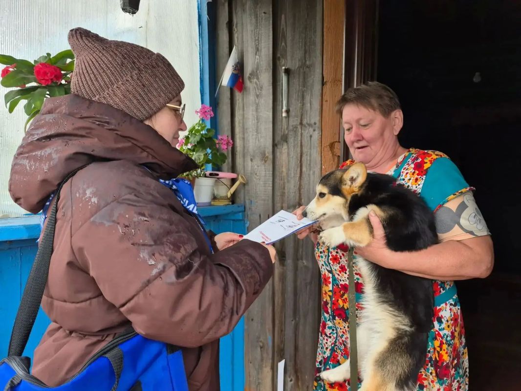 Члены участковой комиссии N° 91 Кондинского района продолжают своё путешествие по труднодоступным поселкам Югры Члены участковой комиссии N° 91 Кондинского района продолжают своё путешествие по труднодоступным поселкам Югры