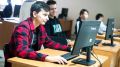 Югорских абитуриентов подключают к учебным чатам в MAX
