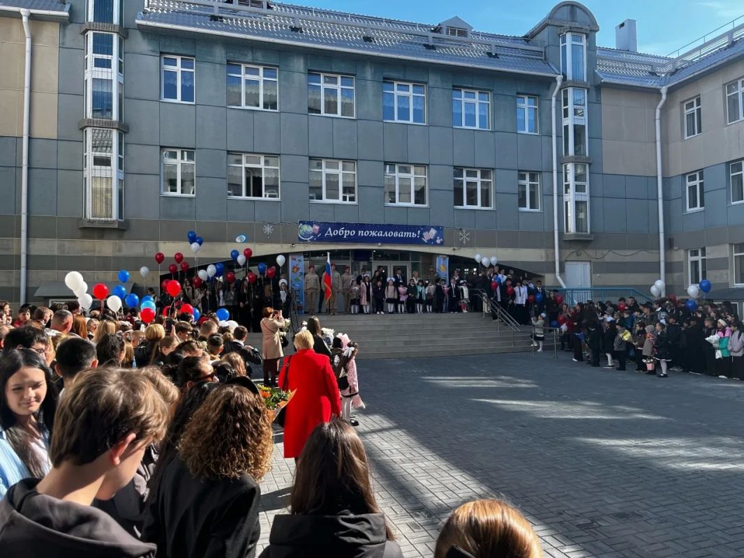 В Югре звонят школьные звонки: более 220 тысяч учеников сели за парты В Югре звонят школьные звонки: более 220 тысяч учеников сели за парты