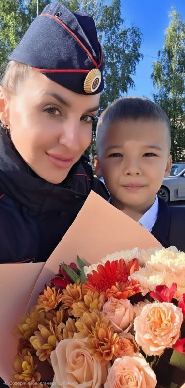 Госавтоинспекция Югры поздравляет всех школьников, их родителей и педагогов с Днём знаний! Этот замечательный праздник открывает новый учебный год, полный интересных открытий и достижений Госавтоинспекция Югры поздравляет всех школьников, их родителей и педагогов с Днём знаний! Этот замечательный праздник открывает новый учебный год, полный интересных открытий и достижений