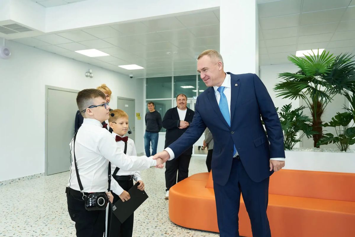 Руслан Кухарук: В День знаний в Когалыме открыли школу имени выдающегося советского и российского нефтяника Валерия Исааковича Грайфера Руслан Кухарук: В День знаний в Когалыме открыли школу имени выдающегося советского и российского нефтяника Валерия Исааковича Грайфера