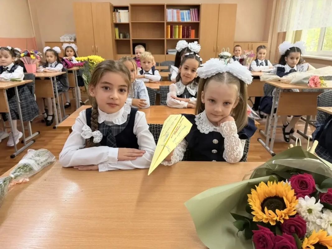 Тысячи звонков на первый урок нового учебного года прозвенели сегодня в Югре Тысячи звонков на первый урок нового учебного года прозвенели сегодня в Югре