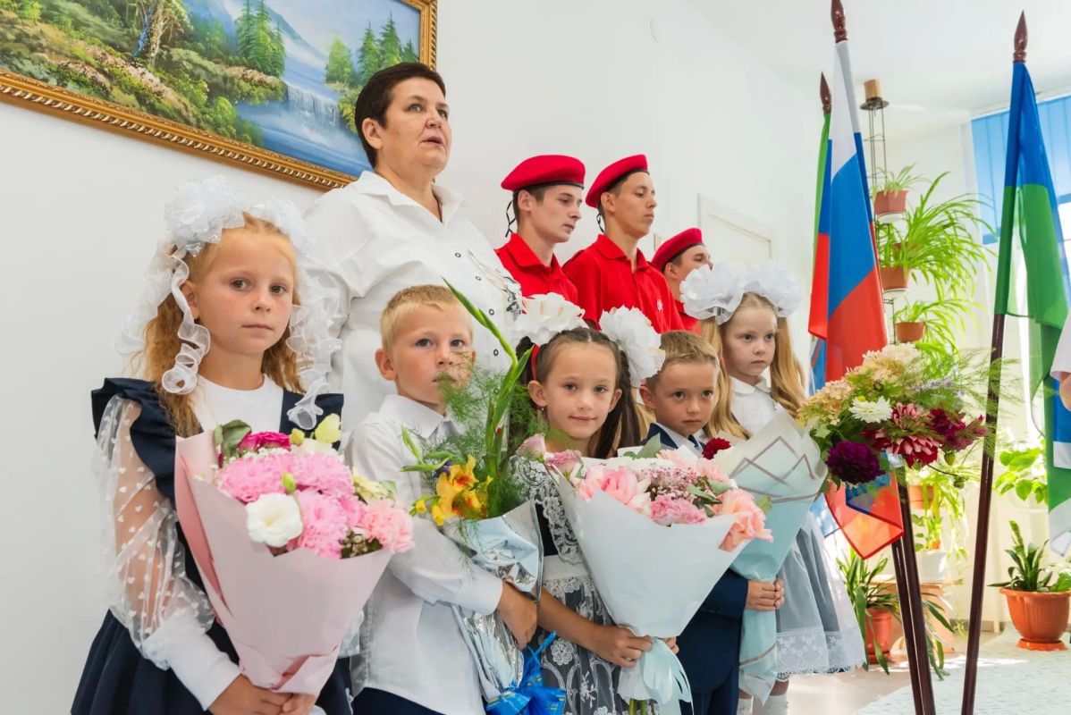 Тысячи звонков на первый урок нового учебного года прозвенели сегодня в Югре Тысячи звонков на первый урок нового учебного года прозвенели сегодня в Югре