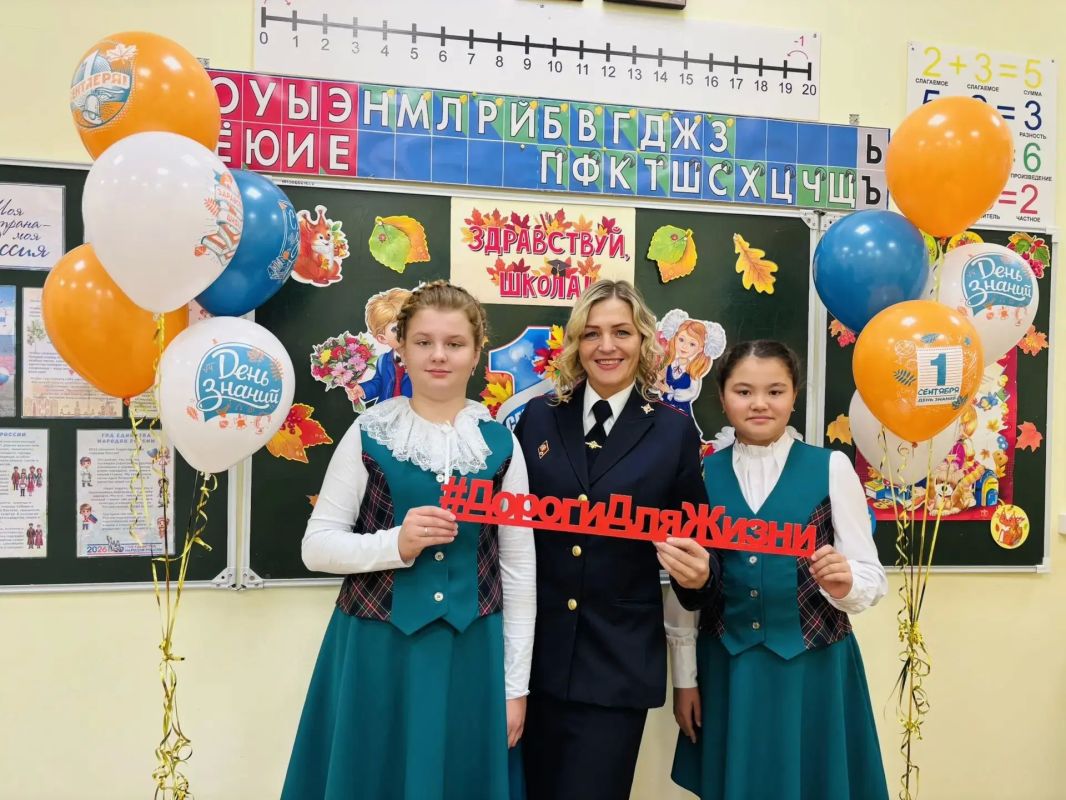 Госавтоинспекция Югры поздравляет всех школьников, их родителей и педагогов с Днём знаний! Этот замечательный праздник открывает новый учебный год, полный интересных открытий и достижений Госавтоинспекция Югры поздравляет всех школьников, их родителей и педагогов с Днём знаний! Этот замечательный праздник открывает новый учебный год, полный интересных открытий и достижений