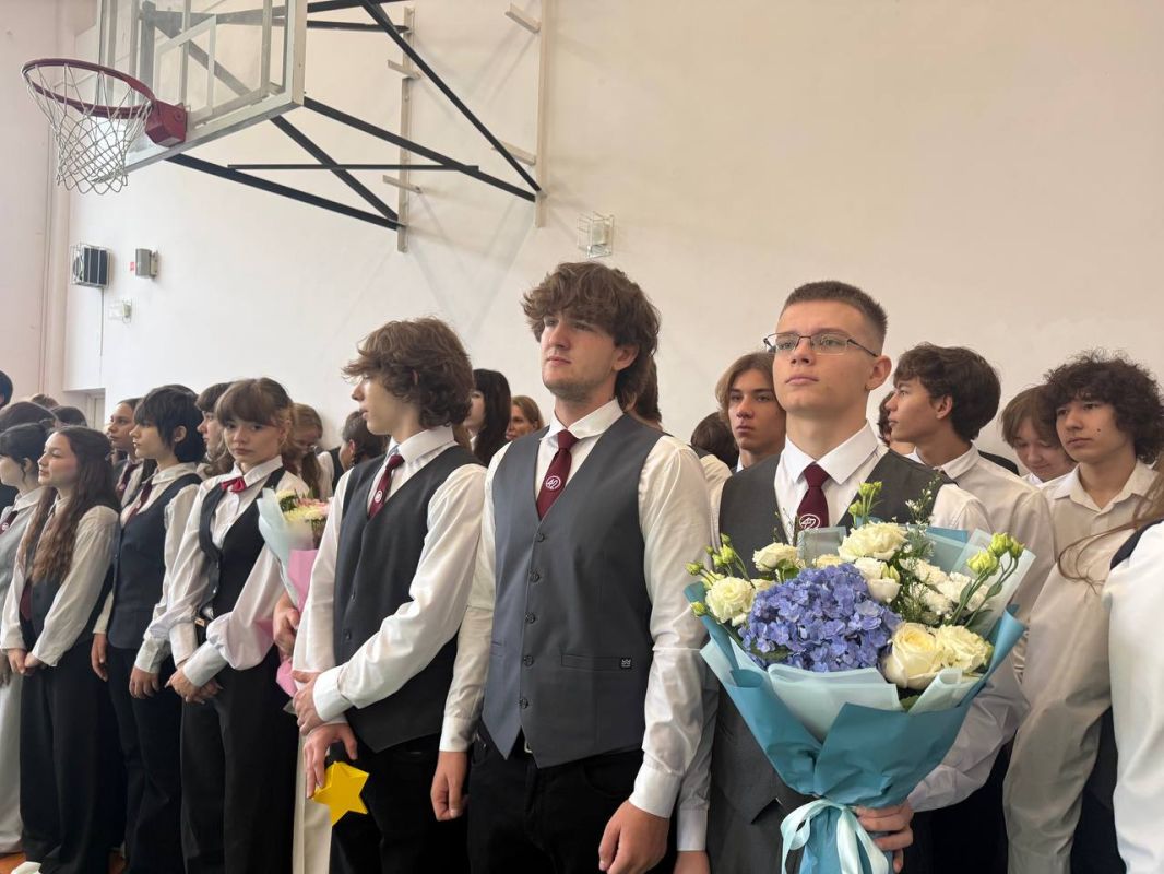 Глава Нижневартовска поздравил школьников с Днем Знаний Глава Нижневартовска поздравил школьников с Днем Знаний