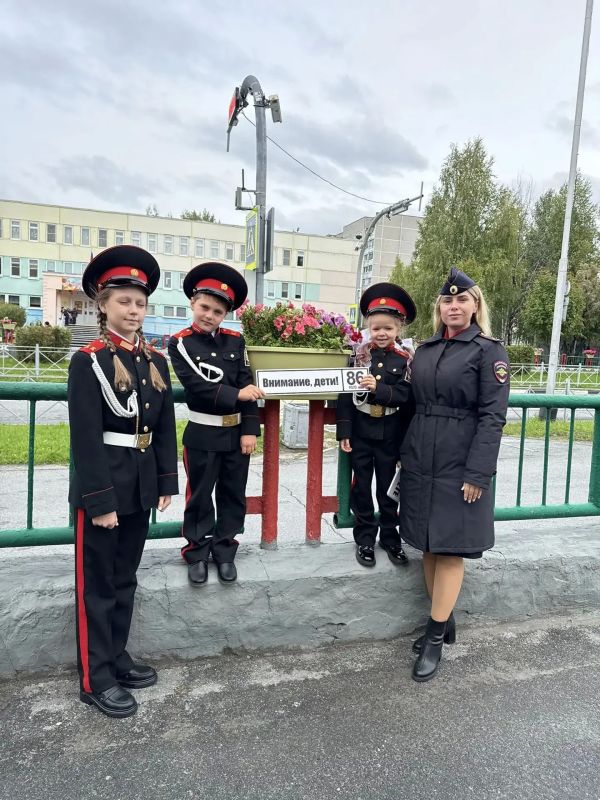 Госавтоинспекция Югры поздравляет всех школьников, их родителей и педагогов с Днём знаний! Этот замечательный праздник открывает новый учебный год, полный интересных открытий и достижений Госавтоинспекция Югры поздравляет всех школьников, их родителей и педагогов с Днём знаний! Этот замечательный праздник открывает новый учебный год, полный интересных открытий и достижений