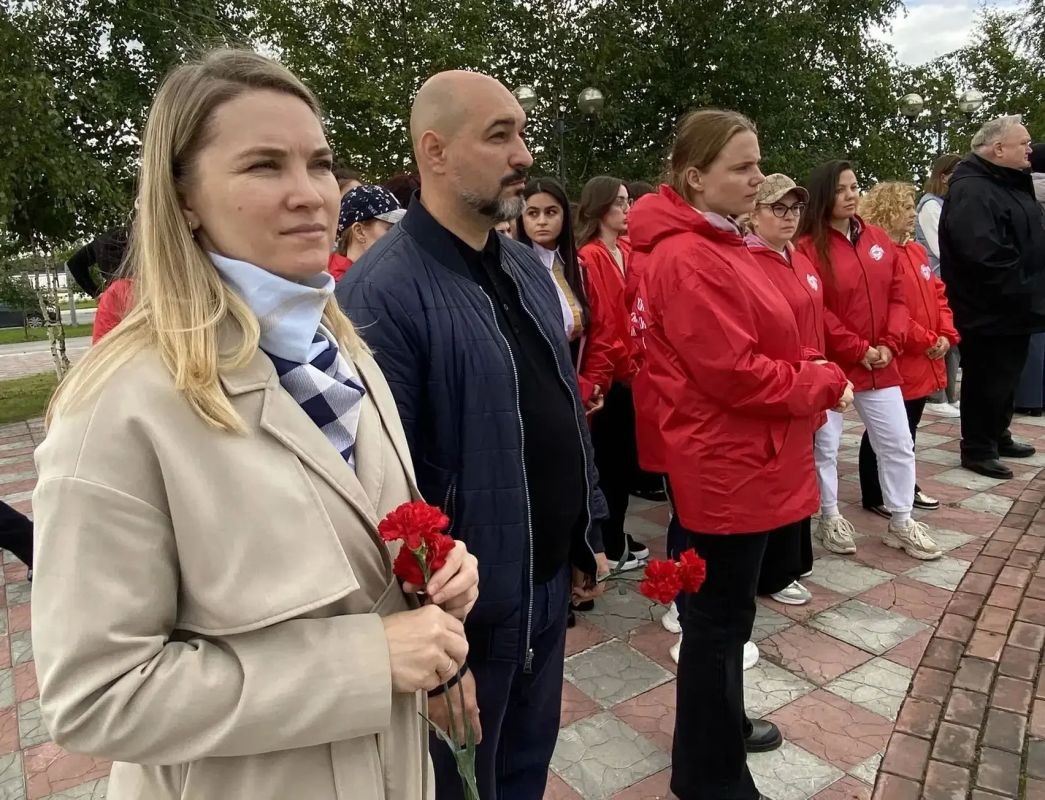 Дмитрий Кощенко: Сегодня, 3 сентября, в День солидарности в борьбе с терроризмом, нижневартовцы приняли участие в трогательной и символичной акции «Капля жизни» Дмитрий Кощенко: Сегодня, 3 сентября, в День солидарности в борьбе с терроризмом, нижневартовцы приняли участие в трогательной и символичной акции «Капля жизни»