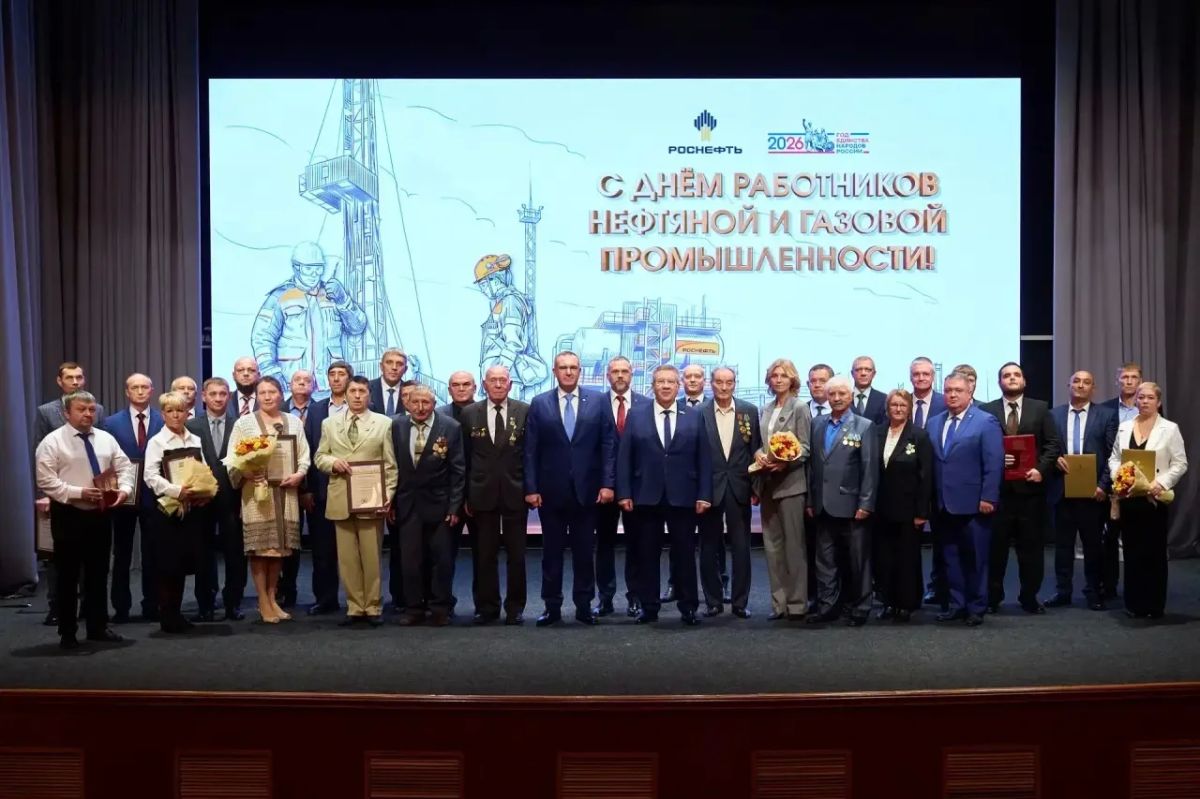 Руслан Кухарук вручил награды нефтяникам из Нижневартовска Руслан Кухарук вручил награды нефтяникам из Нижневартовска