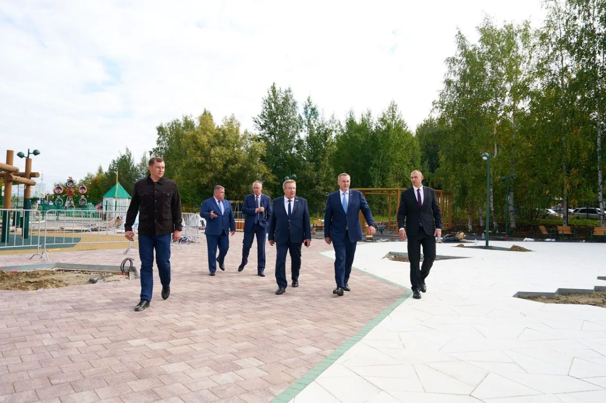 Руслан Кухарук оценил работы по благоустройству и строительству дороги в Мегионе Руслан Кухарук оценил работы по благоустройству и строительству дороги в Мегионе