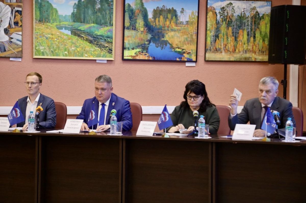 Дмитрий Кощенко: Провели 3-й этап 41-й конференции местного отделения партии «Единая Россия» Дмитрий Кощенко: Провели 3-й этап 41-й конференции местного отделения партии «Единая Россия»