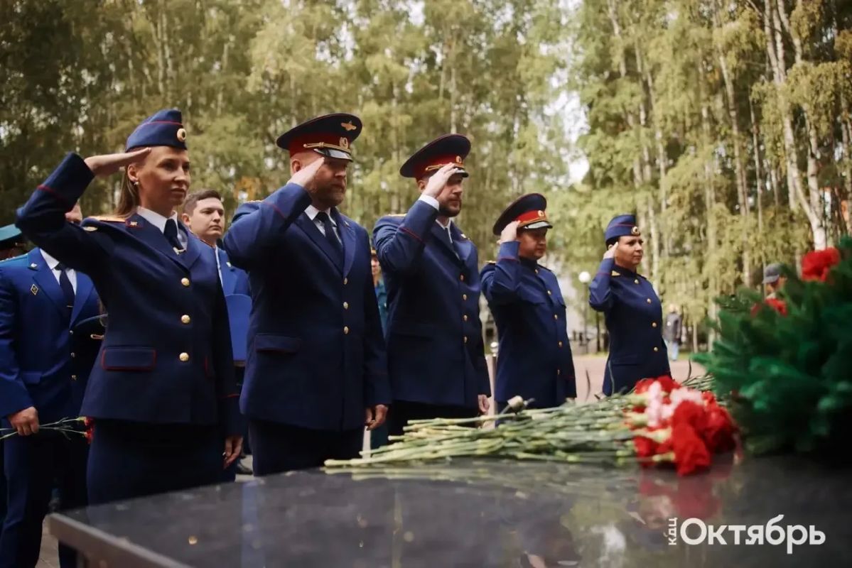 Сегодня, в День Победы над милитаристской Японией и окончания Второй мировой войны, сотрудники следственного управления СК России по Ханты-Мансийскому автономному округу – Югре вместе с представителями органов власти...