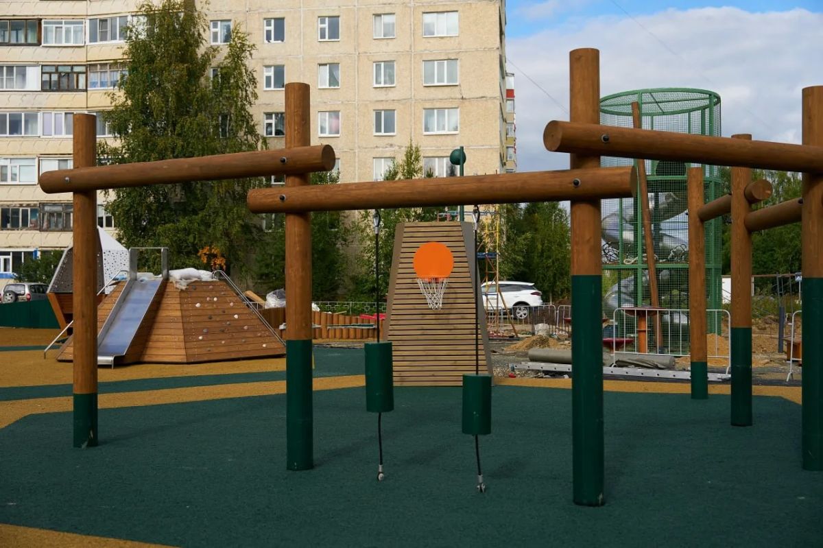 Руслан Кухарук оценил работы по благоустройству и строительству дороги в Мегионе Руслан Кухарук оценил работы по благоустройству и строительству дороги в Мегионе