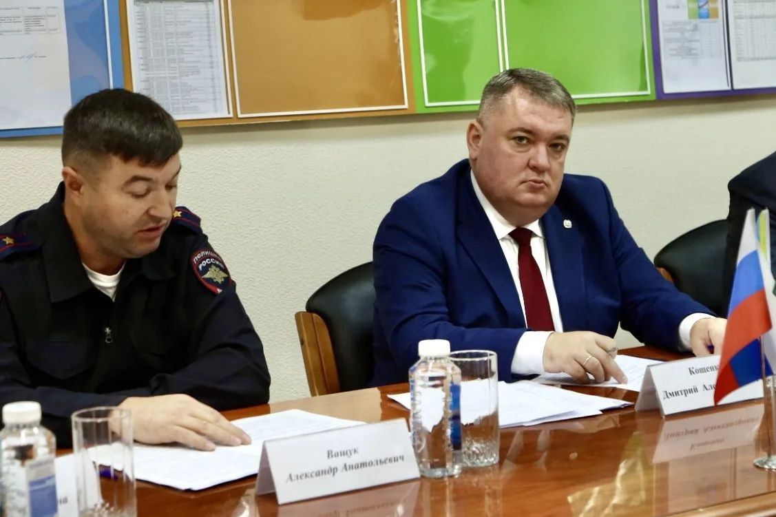 Дмитрий Кощенко: Провел рабочее совещание с руководством предприятия «ДомТрансАвто» при участии ГИБДД Дмитрий Кощенко: Провел рабочее совещание с руководством предприятия «ДомТрансАвто» при участии ГИБДД