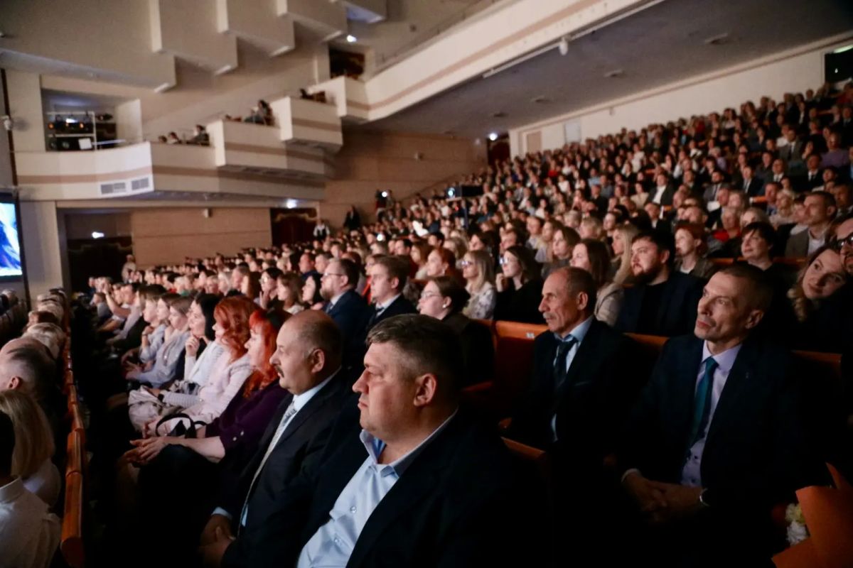 Дмитрий Кощенко: Был рад принять участие в торжественном собрании коллектива АО «Самотлорнефтегаз» ПАО НК «Роснефть» Дмитрий Кощенко: Был рад принять участие в торжественном собрании коллектива АО «Самотлорнефтегаз» ПАО НК «Роснефть»