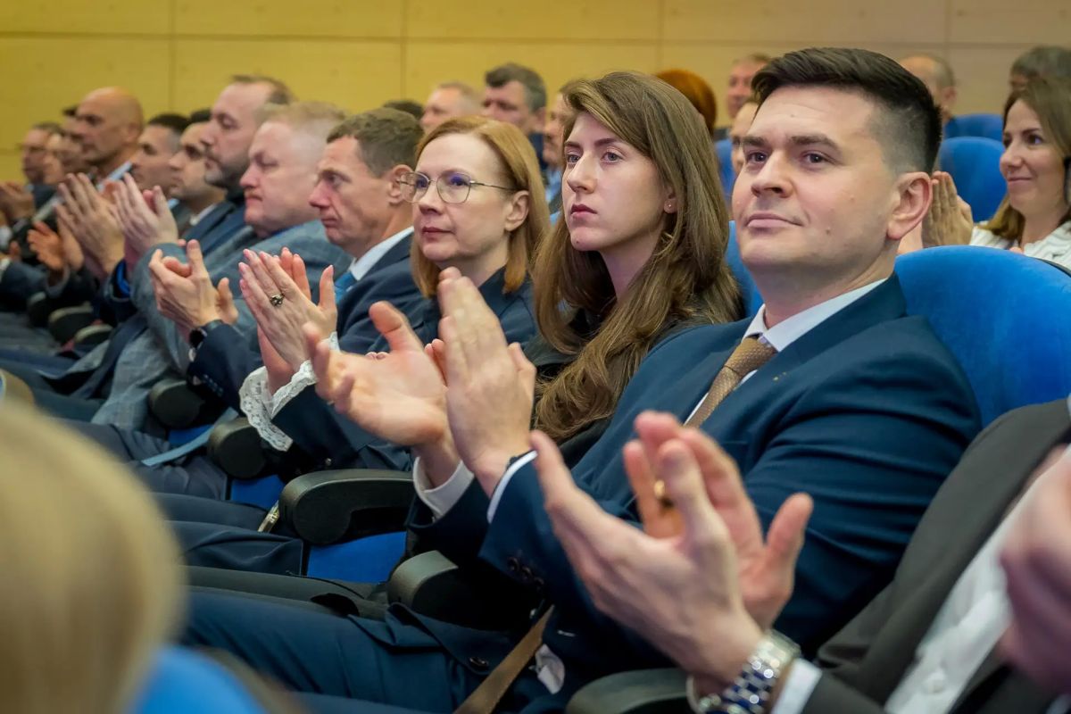 Руслан Кухарук: Продолжаем чествовать работников ТЭК в преддверии Дня работников нефтяной и газовой промышленности Руслан Кухарук: Продолжаем чествовать работников ТЭК в преддверии Дня работников нефтяной и газовой промышленности