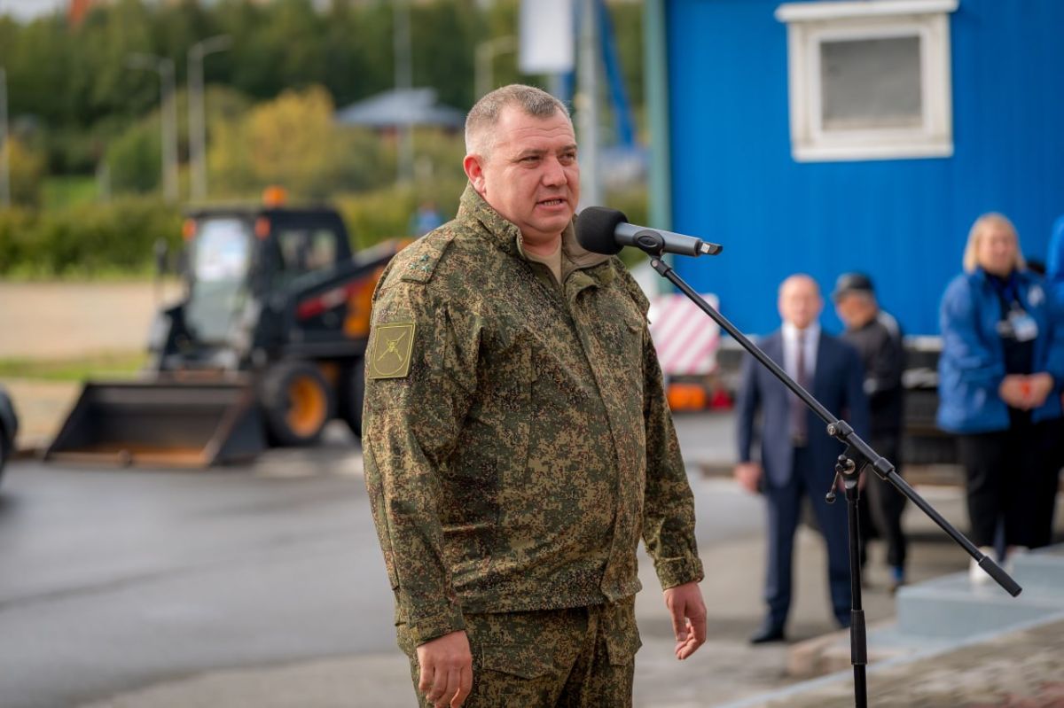Из Югры на передовую отправили очередной гуманитарный конвой Из Югры на передовую отправили очередной гуманитарный конвой