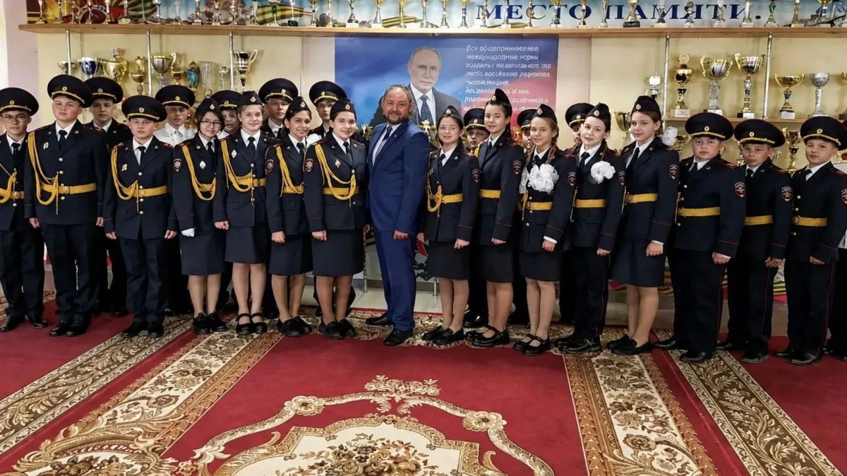 В Югре 306 школьников приступили к занятиям в профильных полицейских классах В Югре 306 школьников приступили к занятиям в профильных полицейских классах