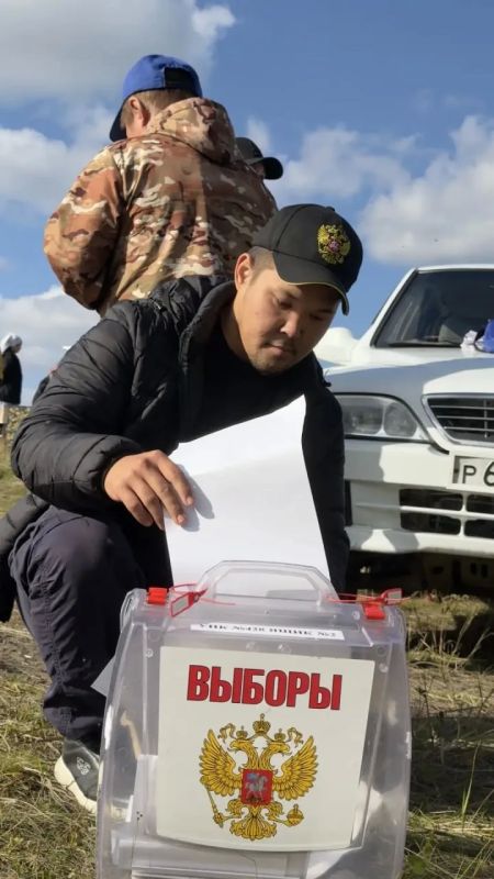 Досрочное голосование в Югре: члены Избиркома добираются до оленеводов на вертолетах Досрочное голосование в Югре: члены Избиркома добираются до оленеводов на вертолетах