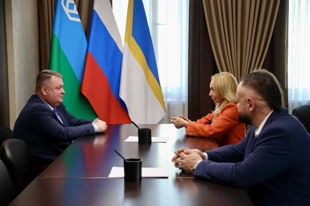 Дмитрий Кощенко: Провёл рабочую встречу с Еленой Васильевной Пановой — руководителем аппарата Комитета Госдумы по экологии, природным ресурсам и охране окружающей среды, представителем партии «Новые люди»
