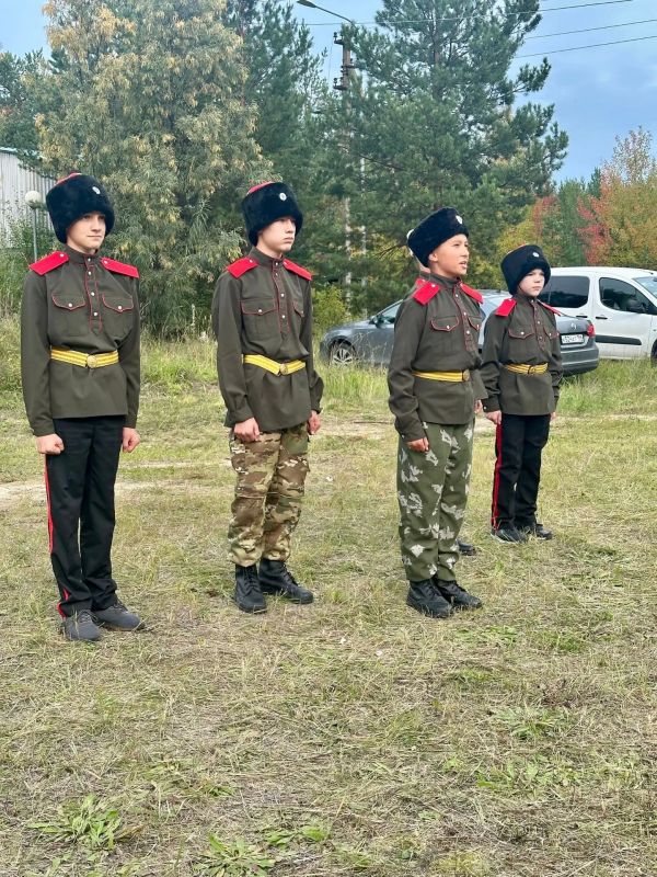 Около 50 юных сургутян приняли участие во втором юнармейском слёте, посвящённом Году единства народов России Около 50 юных сургутян приняли участие во втором юнармейском слёте, посвящённом Году единства народов России