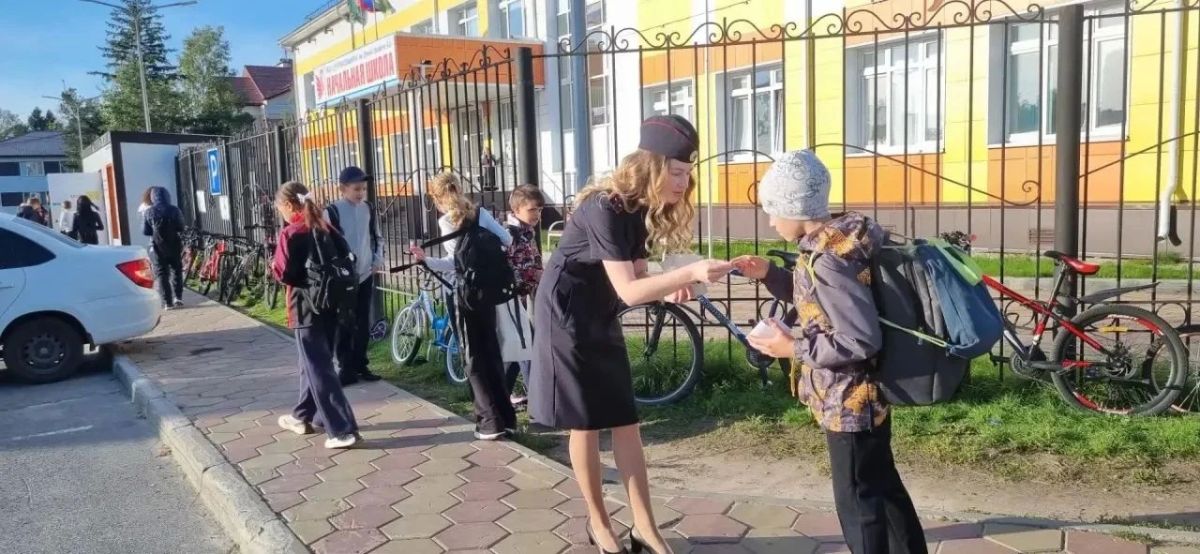 Сотрудники Госавтоинспекции продолжают активную работу на маршрутах движения детей в образовательные организации Сотрудники Госавтоинспекции продолжают активную работу на маршрутах движения детей в образовательные организации