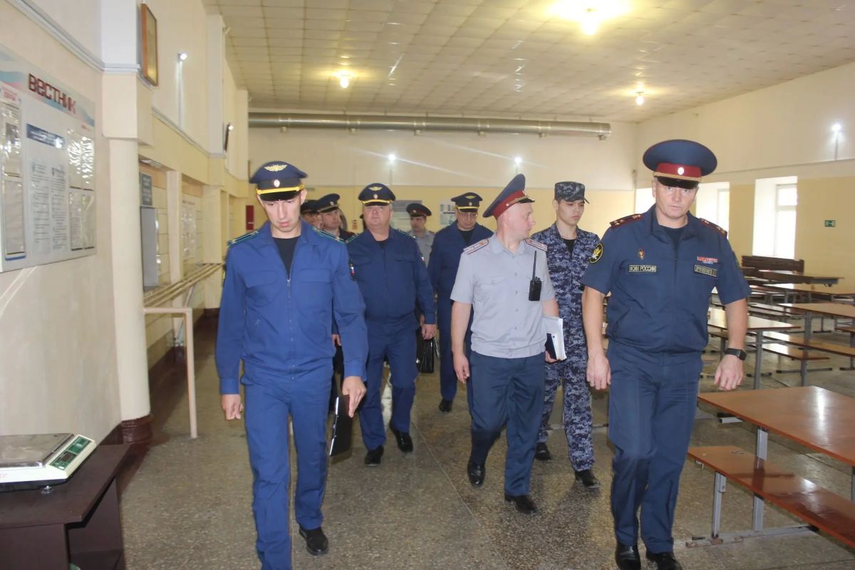 Первый заместитель прокурора автономного округа Михаил Дружинин осуществил выезд с проверкой в исправительную колонию № 11 Первый заместитель прокурора автономного округа Михаил Дружинин осуществил выезд с проверкой в исправительную колонию № 11
