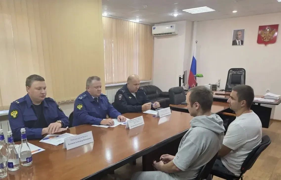 Первый заместитель прокурора округа Михаил Дружинин провел личный прием жителей города Мегиона Первый заместитель прокурора округа Михаил Дружинин провел личный прием жителей города Мегиона