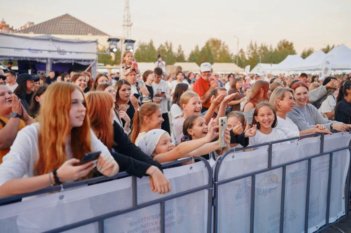 Рэпер ST и этно-группа «Полынь Folk» выступили на фестивале «Русское лето» #ZaРоссию в Сургуте Рэпер ST и этно-группа «Полынь Folk» выступили на фестивале «Русское лето» #ZaРоссию в Сургуте