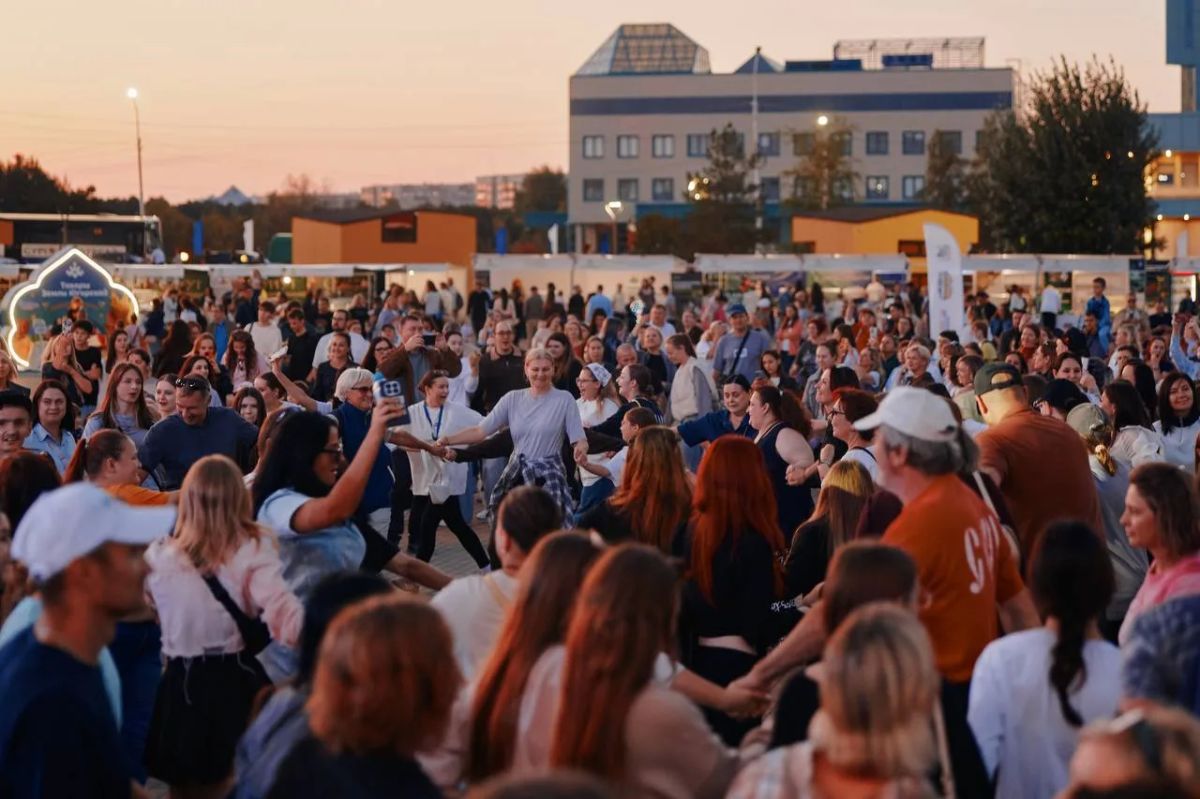 Рэпер ST и этно-группа «Полынь Folk» выступили на фестивале «Русское лето» #ZaРоссию в Сургуте Рэпер ST и этно-группа «Полынь Folk» выступили на фестивале «Русское лето» #ZaРоссию в Сургуте