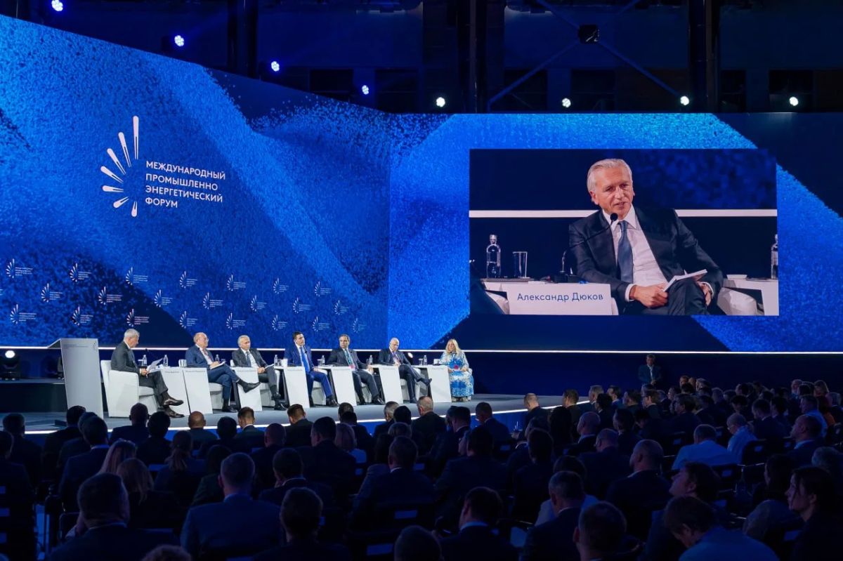 Руслан Кухарук выступил на пленарной сессии TNF 2026 в Тюмени Руслан Кухарук выступил на пленарной сессии TNF 2026 в Тюмени