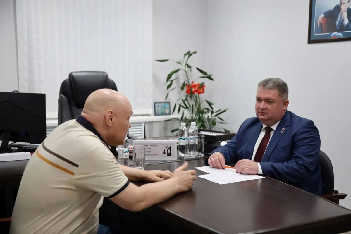 Дмитрий Кощенко: Провёл личный приём граждан в общественной приёмной местного отделения партии «Единая Россия»