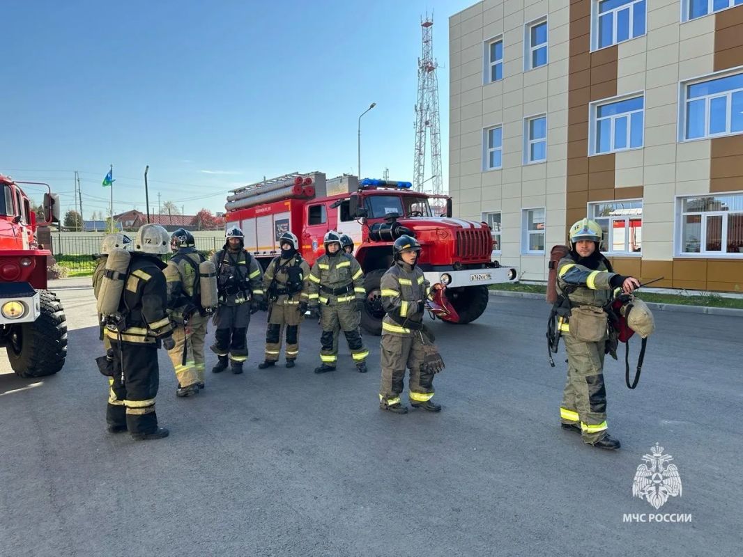 Пожарно-тактические учения прошли в школе Нягани Пожарно-тактические учения прошли в школе Нягани