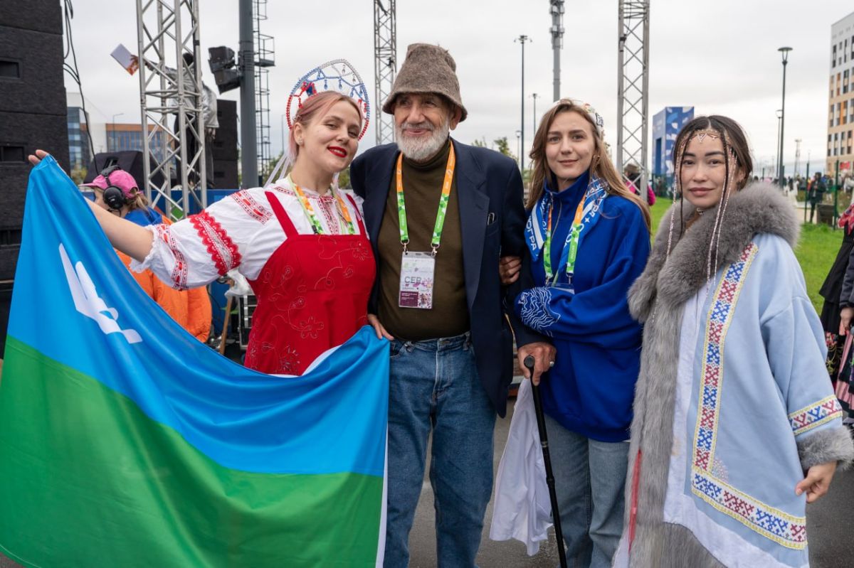 Делегация Югры представила регион на Международном фестивале молодёжи в Екатеринбурге Делегация Югры представила регион на Международном фестивале молодёжи в Екатеринбурге