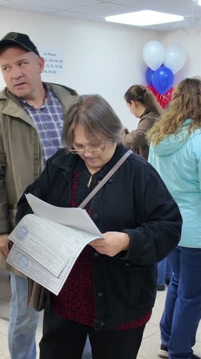 На избирательных участках №295 и №296 с каждым часом всё больше и больше людей