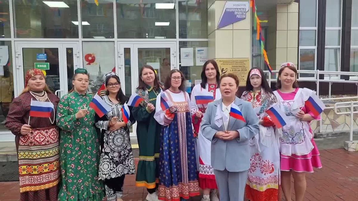 Югорчане приходят на выборы в национальных костюмах