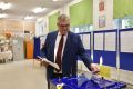 Одним из первых исполнил свой гражданский долг, проголосовав в рамках проходящей избирательной кампании, председатель Думы Нижневартовска Алексей Сатинов