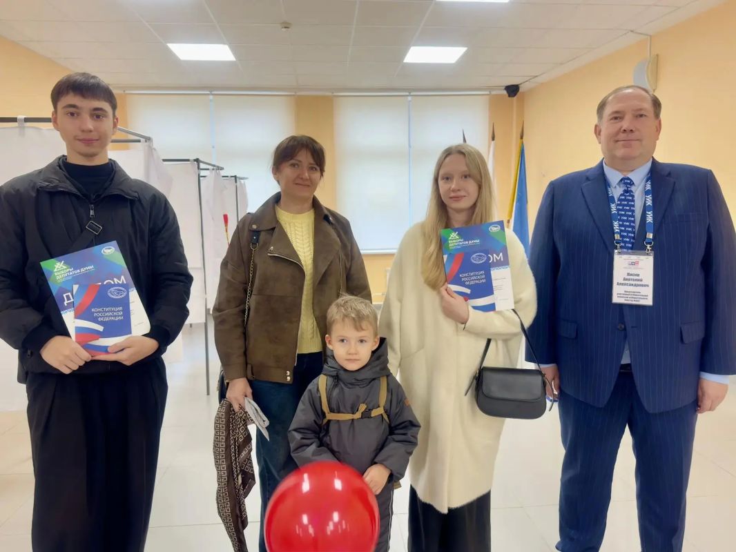 В эти дни на избирательные участки приходят вартовчане, которые голосуют впервые В эти дни на избирательные участки приходят вартовчане, которые голосуют впервые