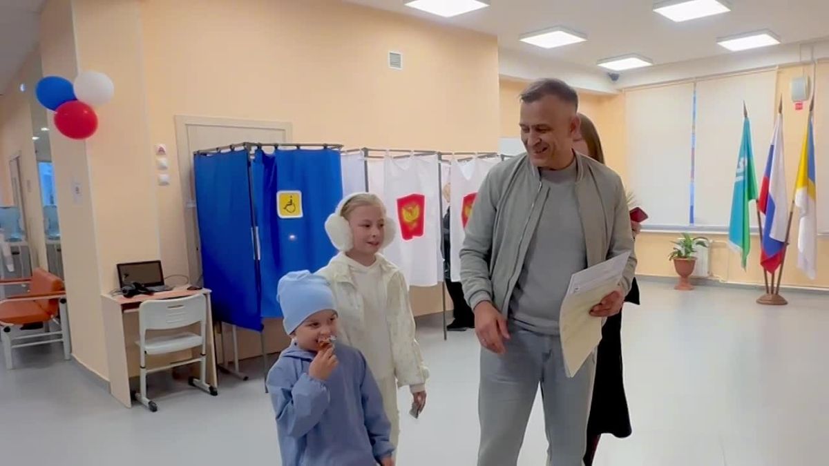 Приходить на избирательный участок всей семьей - добрая традиция Губайдуллиных