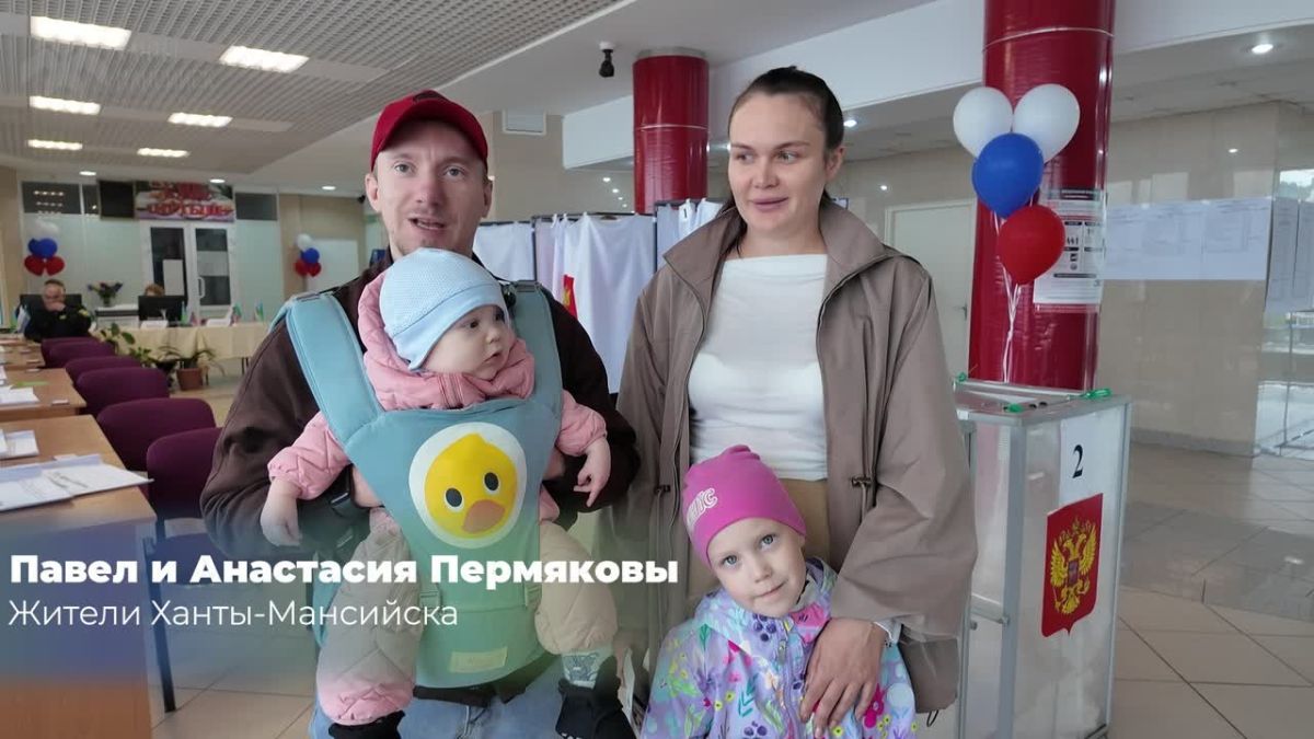 На выборы всей семьёй!. Родители берут на выборы детей, чтобы показать им, насколько важно реализовать своё право голоса