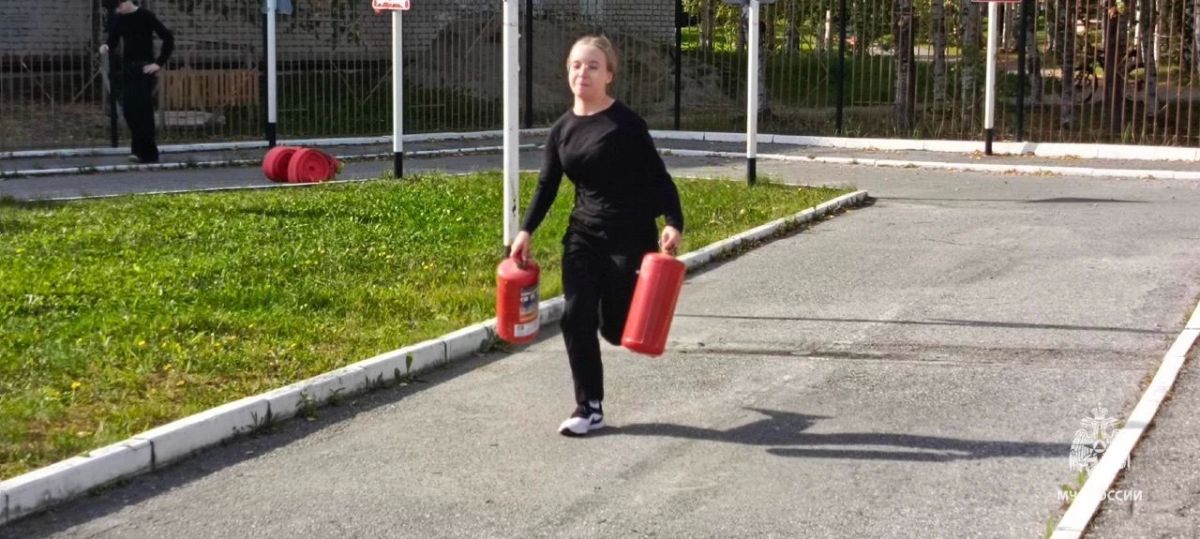 В Нефтеюганске прошел муниципальный этап «Школы безопасности» В Нефтеюганске прошел муниципальный этап «Школы безопасности»