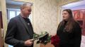 Сургутянке вручили сертификат на квартиру, которую она выиграла в викторине «ЮГРА — ВМЕСТЕ!»