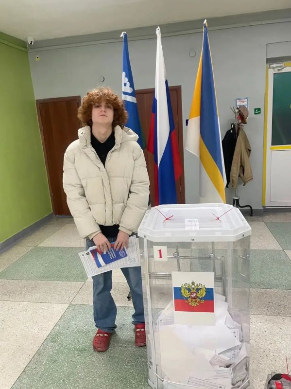 На избирательный участок супруга участника специальной военной операции Эльвира Панфилова пришла вместе с детьми На избирательный участок супруга участника специальной военной операции Эльвира Панфилова пришла вместе с детьми
