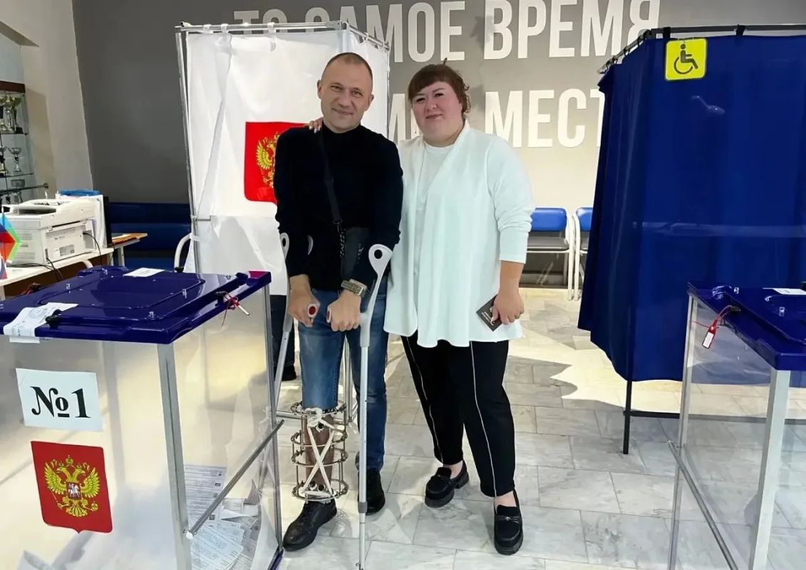 Участники СВО, ветераны боевых действий, Герои России приходят на избирательные участки Югры, чтобы проголосовать на выборах в государственный, окружной, областной и городские парламенты Участники СВО, ветераны боевых действий, Герои России приходят на избирательные участки Югры, чтобы проголосовать на выборах в государственный, окружной, областной и городские парламенты