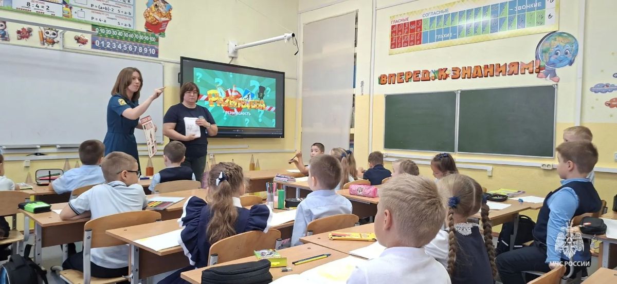 Огонь — не игрушка: урок пожарной безопасности для первоклассников Берёзовской школы Огонь — не игрушка: урок пожарной безопасности для первоклассников Берёзовской школы