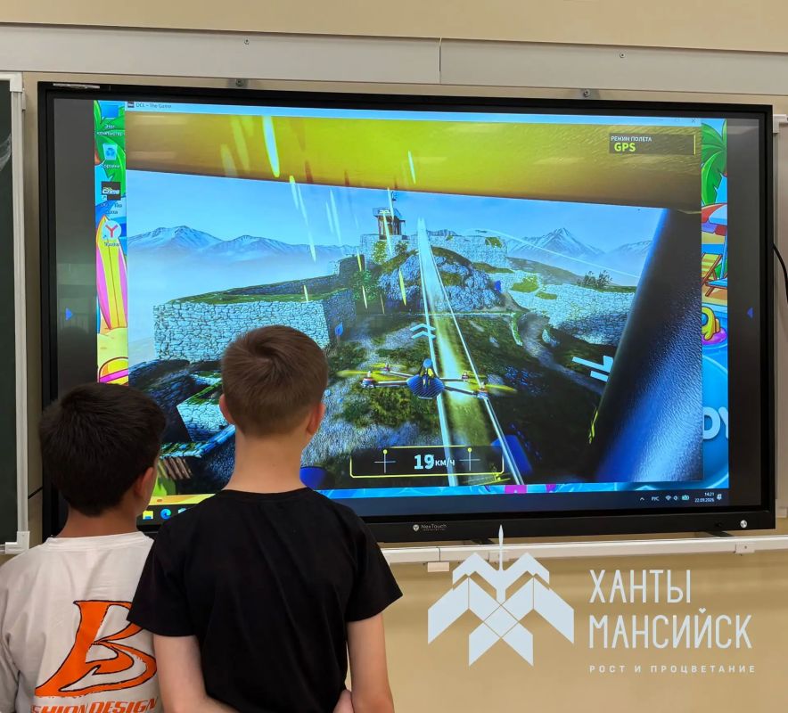 В Ханты-Мансийске прошла презентация проекта «Крылья Стерха: кубок Главы города по гонкам дронов в техническом симуляторе» В Ханты-Мансийске прошла презентация проекта «Крылья Стерха: кубок Главы города по гонкам дронов в техническом симуляторе»