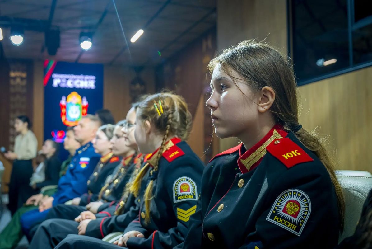В Югре представили издание к 10-летию окружного управления Росгвардии В Югре представили издание к 10-летию окружного управления Росгвардии