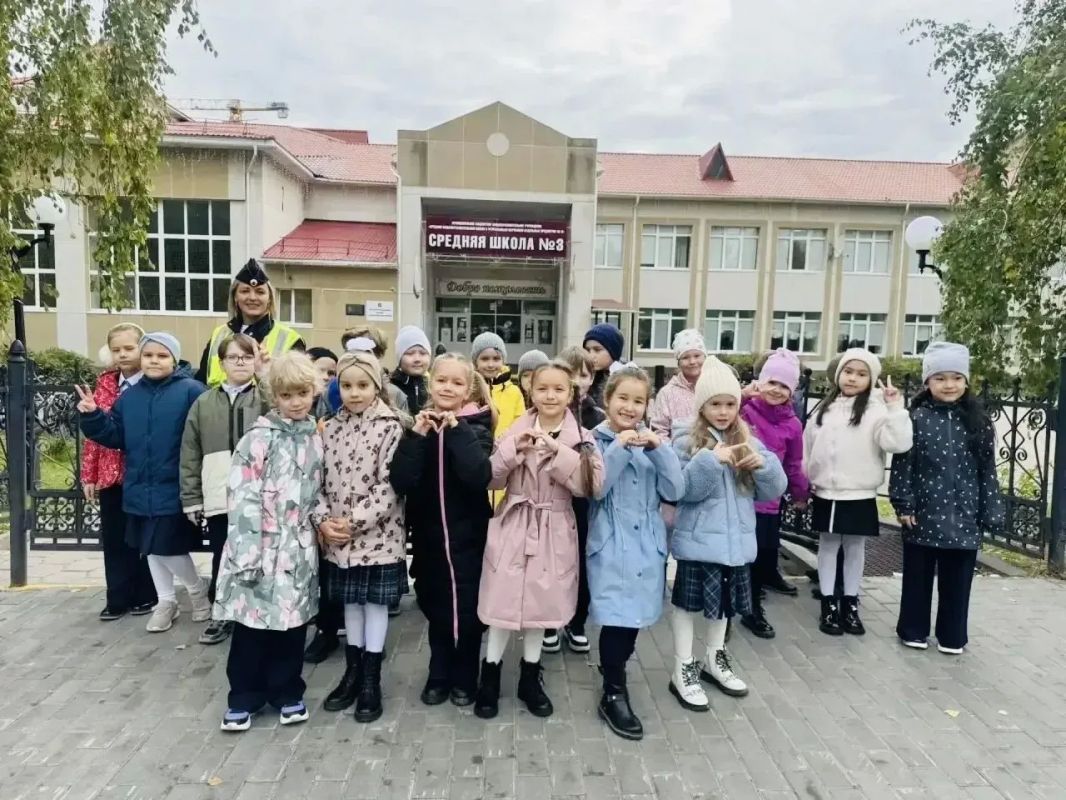 Более десятка тысяч школьников Югры прининяли участие во Всероссийской неделе безопасности дорожного движения Более десятка тысяч школьников Югры прининяли участие во Всероссийской неделе безопасности дорожного движения