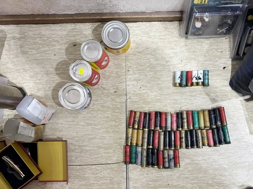 В Белоярском районе полицейские изъяли у местного жителя порох и боеприпасы В Белоярском районе полицейские изъяли у местного жителя порох и боеприпасы