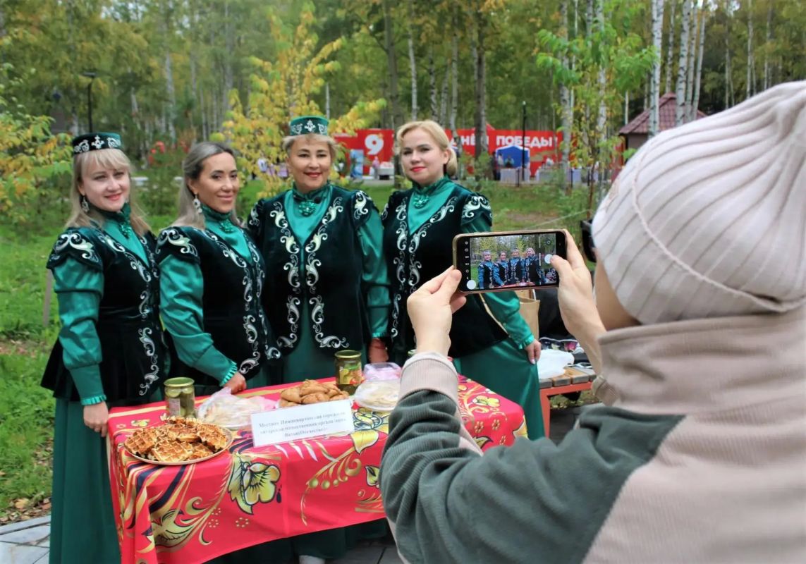 В городском парке прошел праздник «Братчина в складчину» - событие в рамках проекта «Единство в традициях», ставшего победителем грантового конкурса Президентского фонда культурных инициатив В городском парке прошел праздник «Братчина в складчину» - событие в рамках проекта «Единство в традициях», ставшего победителем грантового конкурса Президентского фонда культурных инициатив